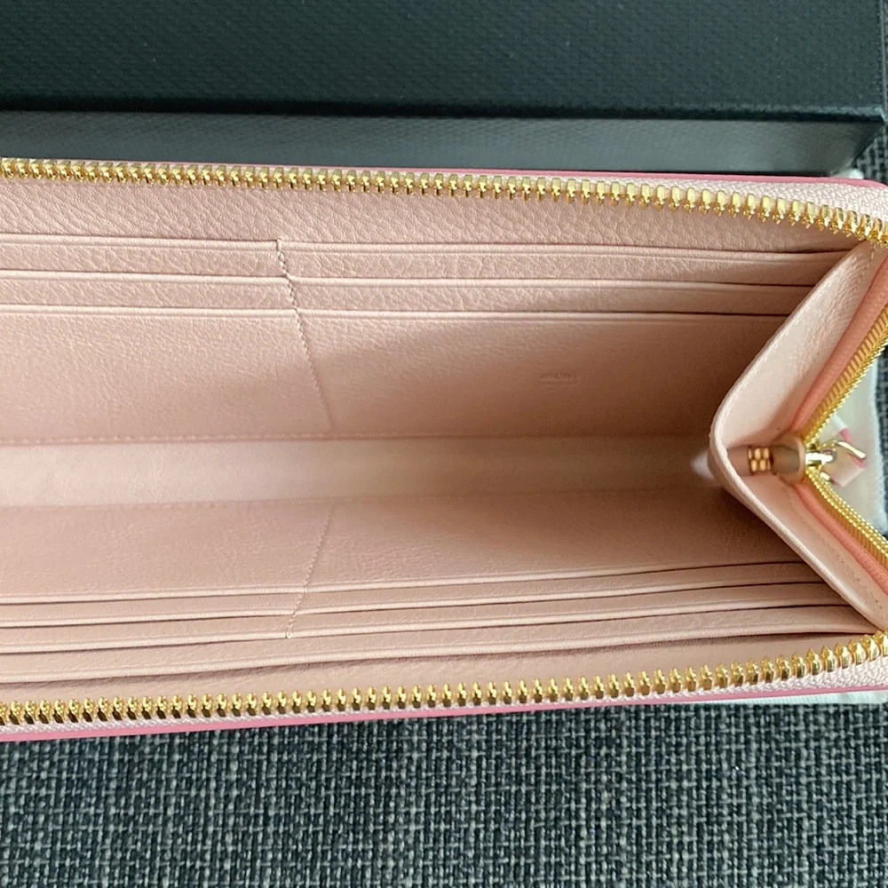 MCM NWT Powder Pink Aren Visetos Zip Around Leather Wallet 8” x 4” - Picture 9 of 12